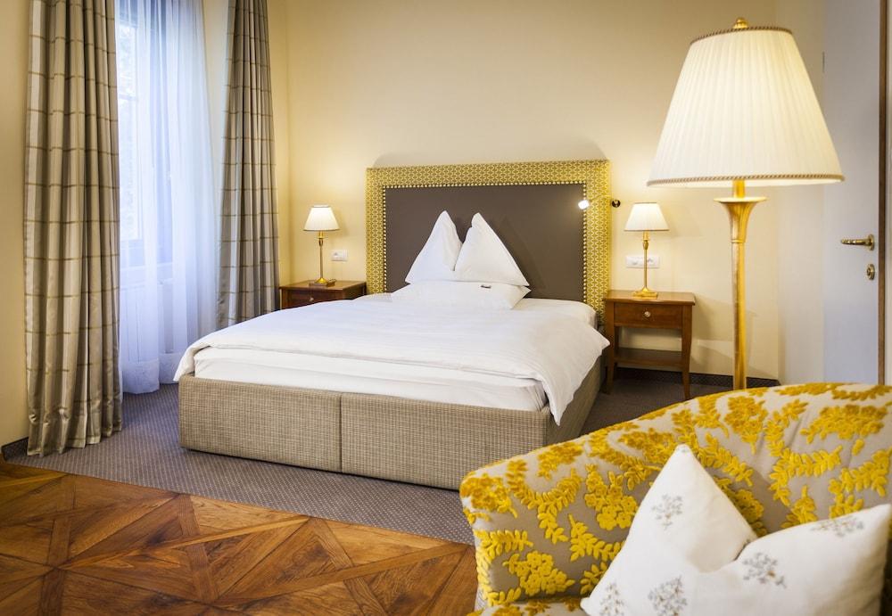 Parkhotel - Traditional Luxury Hotel