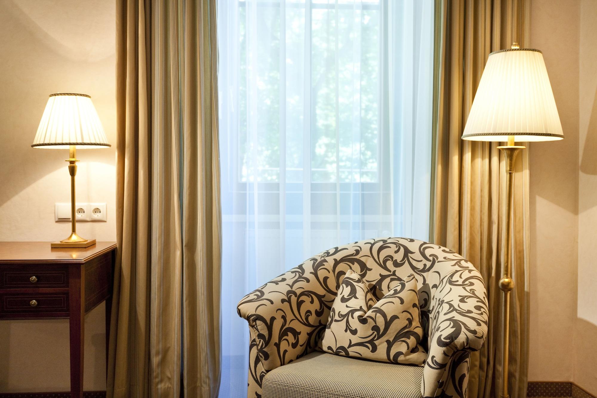 Parkhotel - Traditional Luxury Hotel 4*