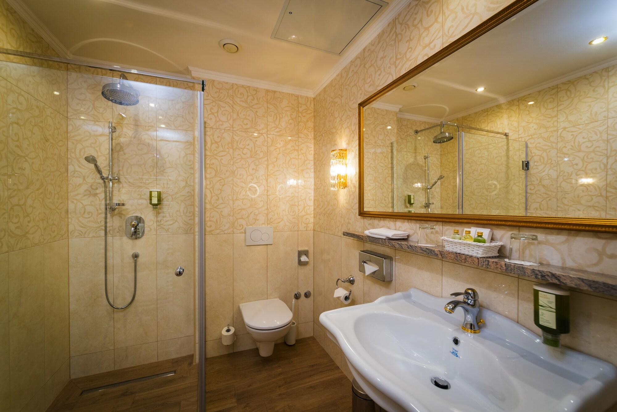 Parkhotel - Traditional Luxury Hotel