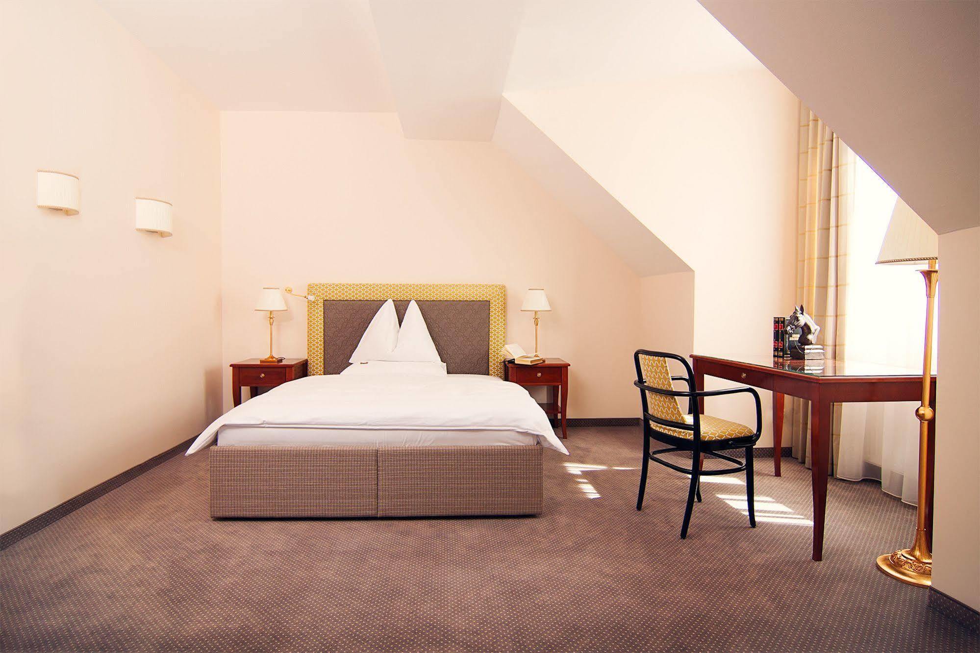 Parkhotel - Traditional Luxury Hotel Graz